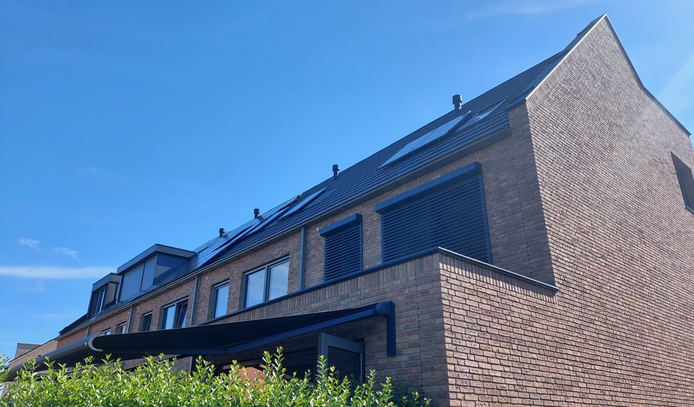 Rolluiken tegen de warmte – de meest effectieve zonwering voor een koel huis