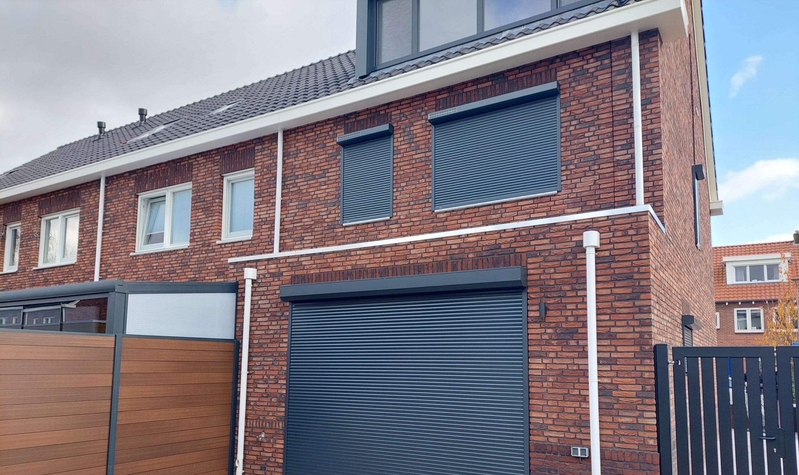 Wat is het verschil tussen een solar rolluik en een elektrisch rolluik?