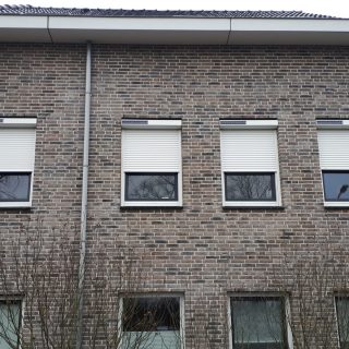 solar rolluiken wit rolluiken appartement Nijmegen op zonne energie rolluik Frema zonwering Rhenen Veenendaal Ede Wageningen Utrecht Gelderland Betuwe e.o.